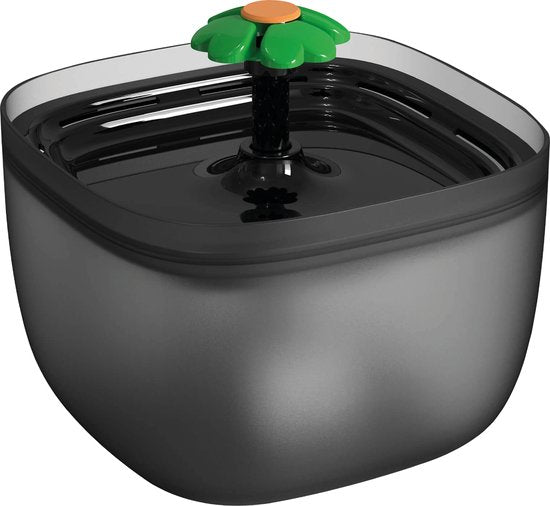 BRASQ Trinkbrunnen Katze und Hund 2 Liter - Wasserbrunnen - Katzenbrunnen - Wasserspender - Tiertränke - Schwarz - BPA frei - geräuschlos - Inklusive 4 Ersatzfilter + Zubehör Wohnen & Kochen