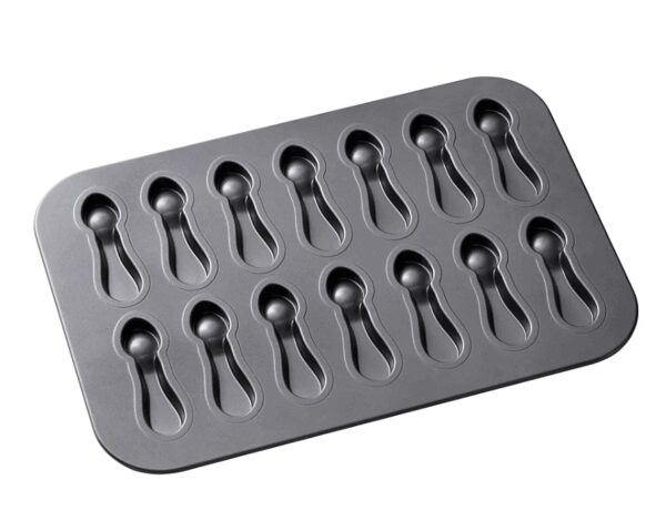 Chicago Metallic - 14 Löcher - löffelförmige Keksform - Antihaftbeschichtung - Schwarz -. Wohnen & Kochen