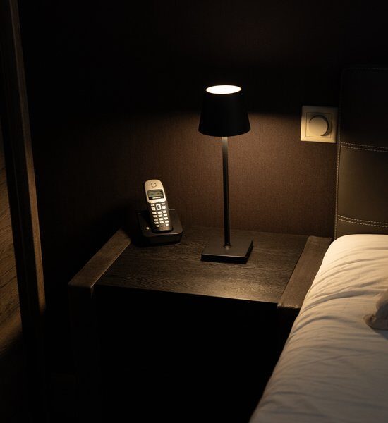 FlinQ Tischleuchte Nova - Wiederaufladbare Tischleuchte - Tischleuchte für das Schlafzimmer - Wiederaufladbar - Dimmbar mit Memory-Modus - 3 Lichtarten - 38cm - Gold Wohnen & Kochen