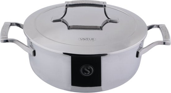 Saveur Selects - Voyage Kochtopf Ø25 cm - PFAS frei - Dreilagiger Edelstahl - Für Induktion und alle anderen Wärmequellen - Backofenfest bis 260°C - Spülmaschinenfest - Teflonfrei Wohnen & Kochen