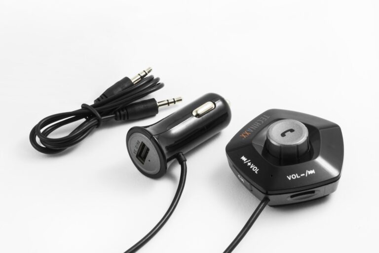 Technaxx Transmitter FMT1100BT mit Freisprecheinrichtung und Ladefunktion Auto & Fahrrad