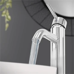 Waschtischarmatur fürs Badezimmer 155x52x295 mm Chrom aus Messing von LuxeBath 8116