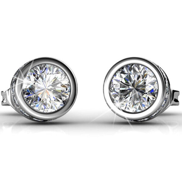 Yolora Damen Ohrringe mit runden Kalpa Camaka Kristallen - Farbe Silber - 18K Weißgold plattiert - Geschenk zum Muttertag Kleidung
